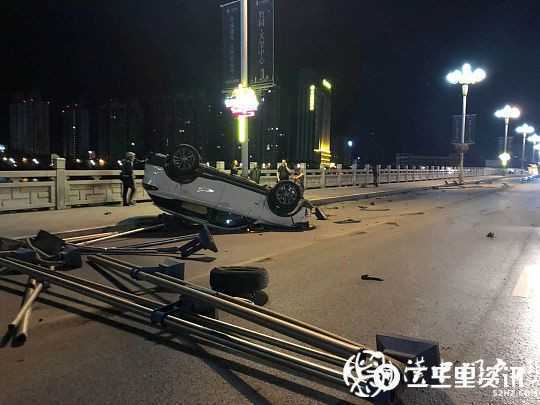 二號橋上一轎車出事故仰翻，無人員傷亡