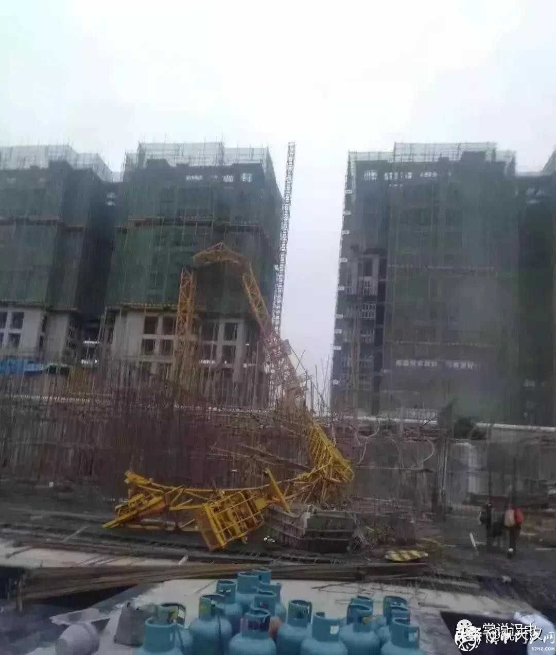 人死亡，南鄭“12.10”塔式起重機(jī)坍塌事故，一干部以玩忽職守罪被公訴"