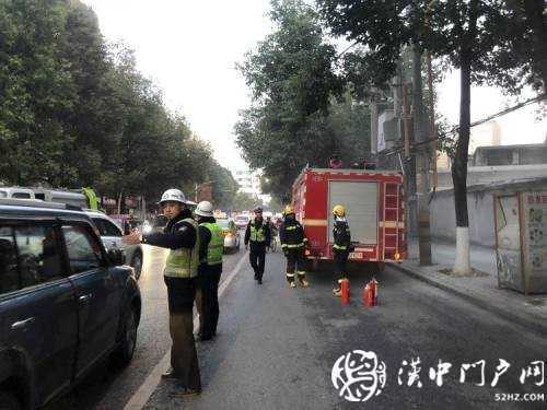 巡邏路上遇起火，漢中交警全力協(xié)助消防人員撲滅火情