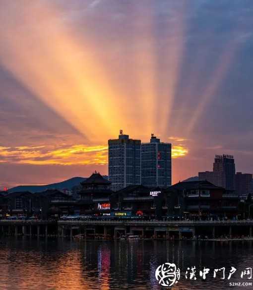 西鄉(xiāng)· 彩霞飄 夕陽紅！