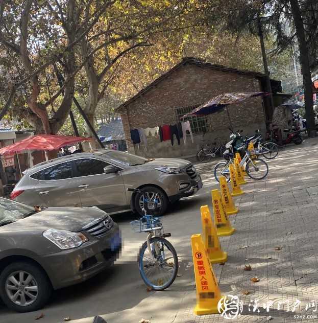 【曝光】利用禁停錐桶做文章，漢中這家醫(yī)院的小廣告一夜布滿幾條街！