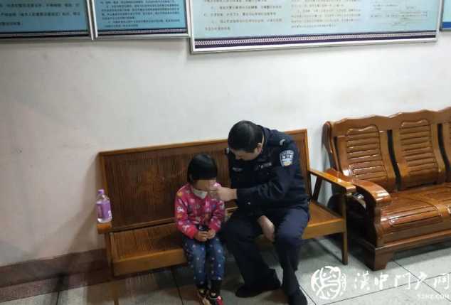 端水喂飯、公主抱！漢中公安“民警奶爸”太暖心！