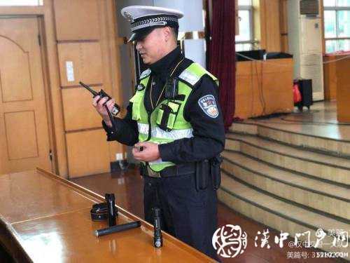 今天，交警為外賣小哥點了份“交通安全餐”