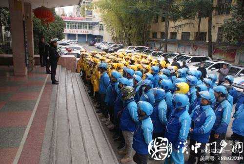 今天，交警為外賣小哥點了份“交通安全餐”