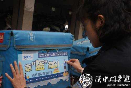今天，交警為外賣小哥點了份“交通安全餐”