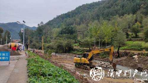 鎮(zhèn)巴黎壩春生社區(qū)再造新橋，正在施工