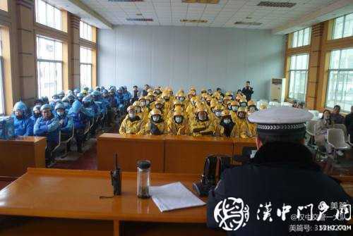 今天，交警為外賣小哥點了份“交通安全餐”