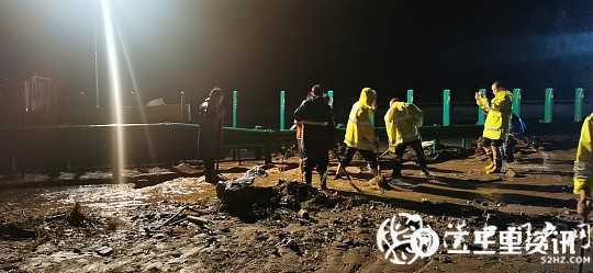 銀昆高速留壩段一處道路被水毀，多部門聯(lián)合搶險(xiǎn)