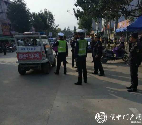 交警一大隊(duì)聯(lián)合多部門開展農(nóng)村道路交通秩序整治行動(dòng)