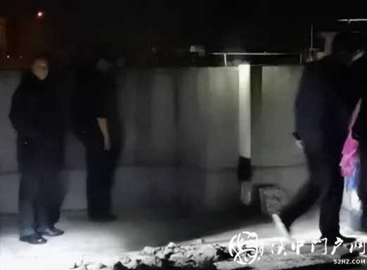 西鄉(xiāng)男子欲跳樓，消防一把拽住其胳膊！