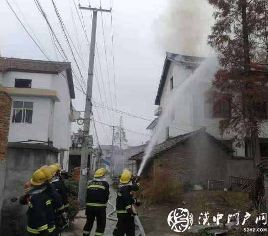 漢中2處房屋著火，消防員緊急救援