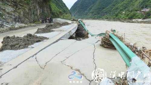 略陽(yáng)多條道路塌方中斷，交通部門緊急搶修保暢通！