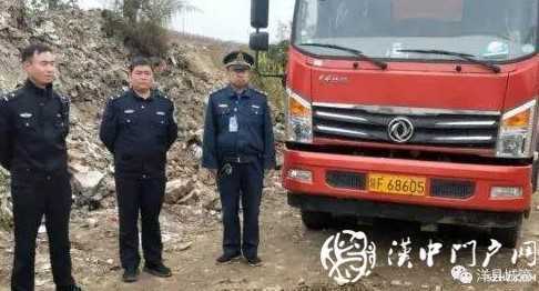 洋縣一土方運(yùn)輸車擅自傾倒建筑垃圾，渣土辦當(dāng)即叫停