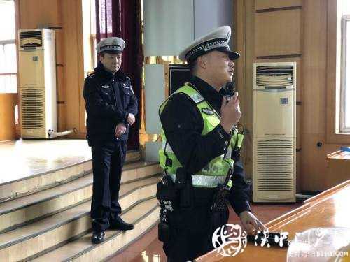 今天，交警為外賣小哥點了份“交通安全餐”