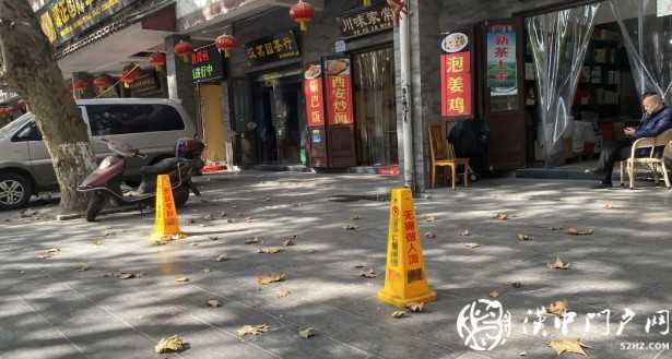 【曝光】利用禁停錐桶做文章，漢中這家醫(yī)院的小廣告一夜布滿幾條街！