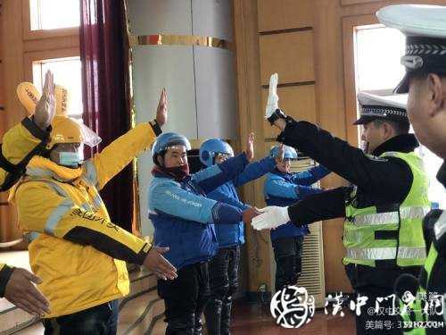 今天，交警為外賣小哥點了份“交通安全餐”
