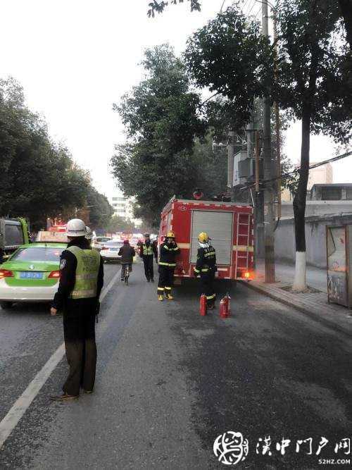 巡邏路上遇起火，漢中交警全力協(xié)助消防人員撲滅火情