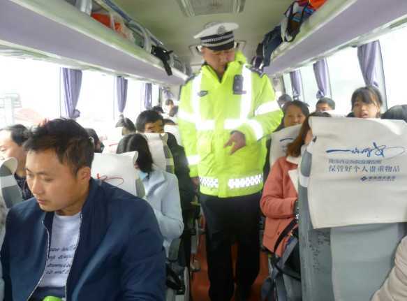 略陽(yáng)縣公安局交警大隊(duì)助力山區(qū)發(fā)展，守護(hù)交通安全