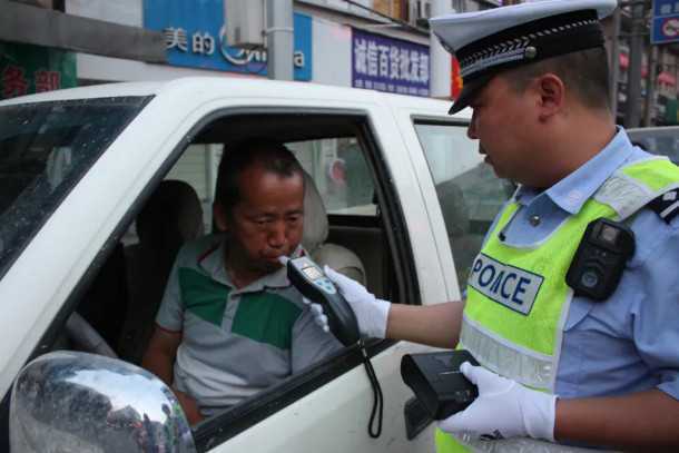 略陽(yáng)縣公安局交警大隊(duì)助力山區(qū)發(fā)展，守護(hù)交通安全