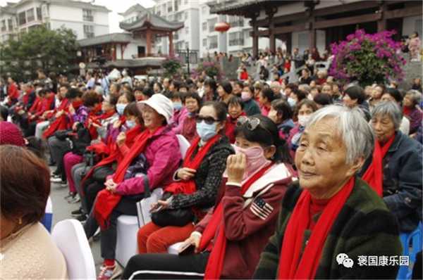 情濃重陽 老少同樂——褒國康樂園重陽演唱會(huì)”在褒國古鎮(zhèn)舉行
