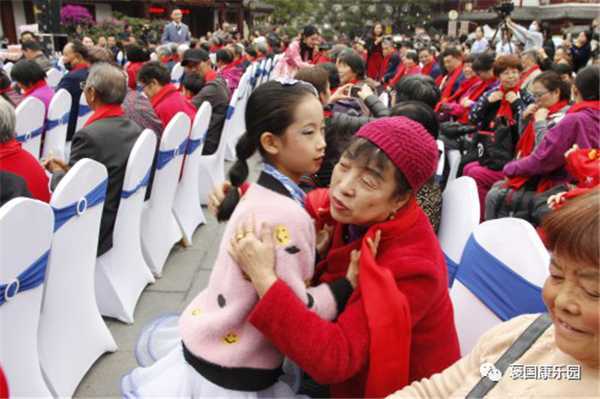 情濃重陽 老少同樂——褒國康樂園重陽演唱會(huì)”在褒國古鎮(zhèn)舉行
