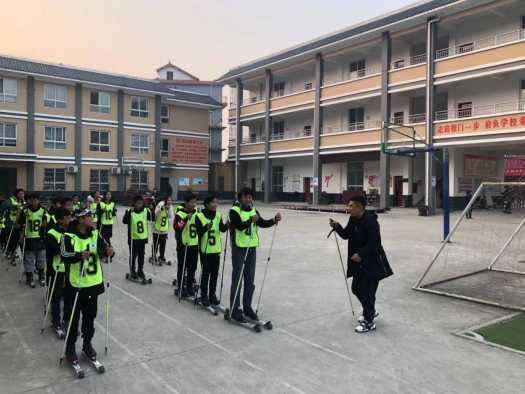 漢臺區(qū)舒家營中學(xué)寒假期間持續(xù)開展青少年運(yùn)動員越野滑輪訓(xùn)練備戰(zhàn)市運(yùn)會