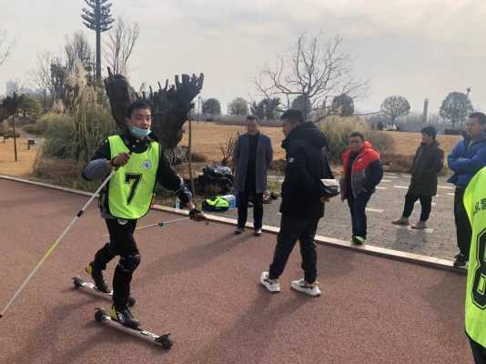 漢臺區(qū)舒家營中學(xué)寒假期間持續(xù)開展青少年運(yùn)動員越野滑輪訓(xùn)練備戰(zhàn)市運(yùn)會