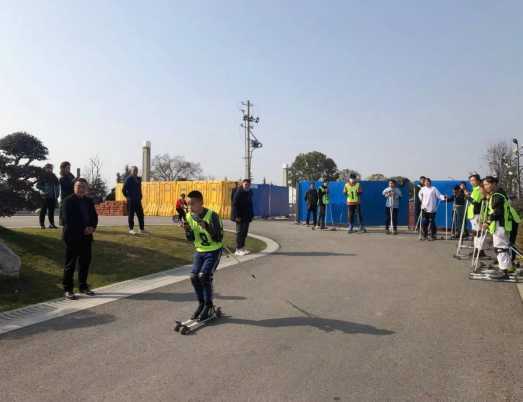 漢臺區(qū)舒家營中學(xué)寒假期間持續(xù)開展青少年運(yùn)動員越野滑輪訓(xùn)練備戰(zhàn)市運(yùn)會