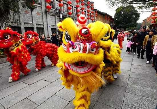 非遺鬧古鎮(zhèn) 歡樂過元宵！賞花燈，猜燈謎，看社火......
