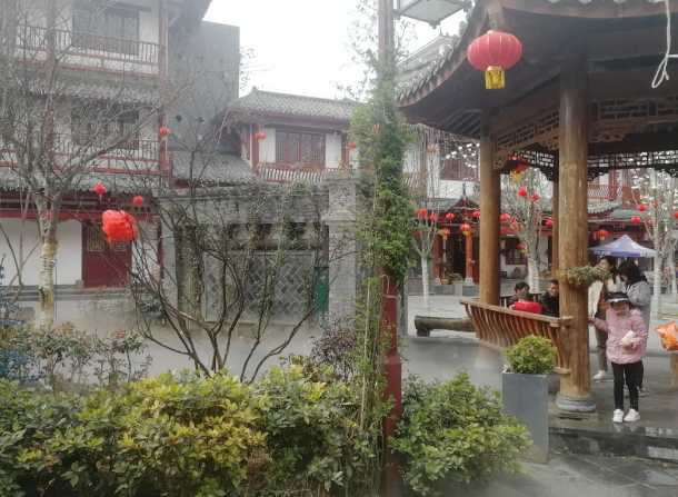 非遺鬧古鎮(zhèn) 歡樂過元宵！賞花燈，猜燈謎，看社火......