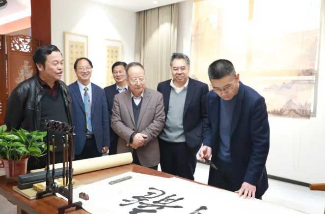 花開4月，清華專家蒞臨龍崗學(xué)校考察！