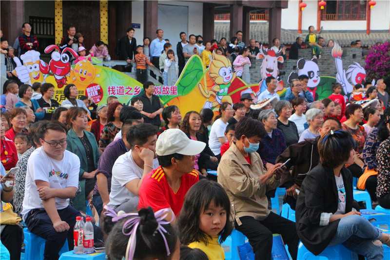 啤酒龍蝦美食嗨翻天！2021褒國(guó)古鎮(zhèn)第三屆啤酒龍蝦節(jié)盛大的啟幕