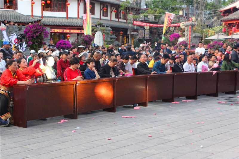 啤酒龍蝦美食嗨翻天！2021褒國(guó)古鎮(zhèn)第三屆啤酒龍蝦節(jié)盛大的啟幕