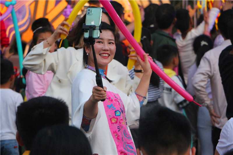 啤酒龍蝦美食嗨翻天！2021褒國(guó)古鎮(zhèn)第三屆啤酒龍蝦節(jié)盛大的啟幕