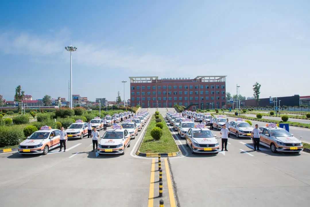 漢中出租車頭頂上“小鹿易駕”究竟是啥？？