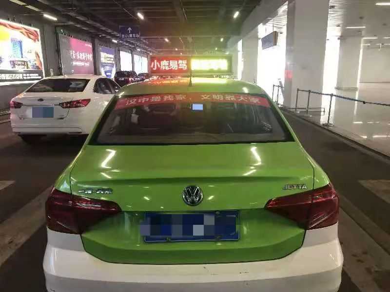 漢中出租車頭頂上“小鹿易駕”究竟是啥？？