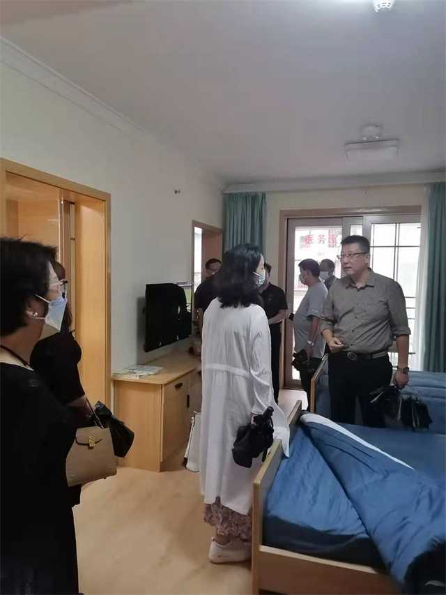 漢中市養(yǎng)老產(chǎn)業(yè)協(xié)會(huì)會(huì)長(zhǎng)、秘書(shū)長(zhǎng)、略陽(yáng)縣民政局局長(zhǎng)蒞臨褒國(guó)康樂(lè)園參觀考察