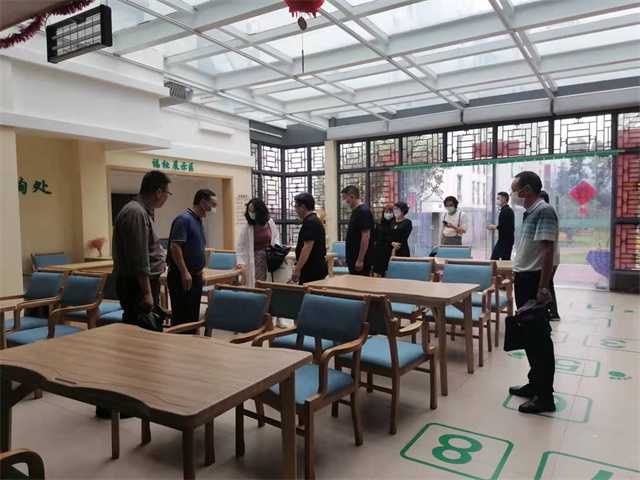 漢中市養(yǎng)老產(chǎn)業(yè)協(xié)會(huì)會(huì)長(zhǎng)、秘書(shū)長(zhǎng)、略陽(yáng)縣民政局局長(zhǎng)蒞臨褒國(guó)康樂(lè)園參觀考察