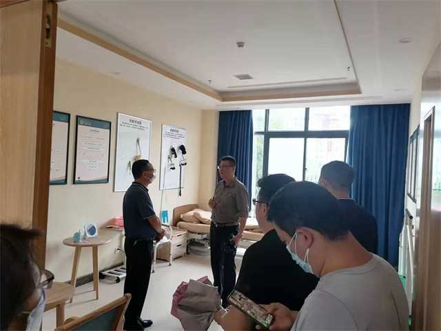 漢中市養(yǎng)老產(chǎn)業(yè)協(xié)會(huì)會(huì)長(zhǎng)、秘書(shū)長(zhǎng)、略陽(yáng)縣民政局局長(zhǎng)蒞臨褒國(guó)康樂(lè)園參觀考察