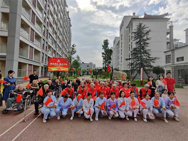 舉國同慶 盛世中華丨褒國康樂園祝福祖國72周年生日！
