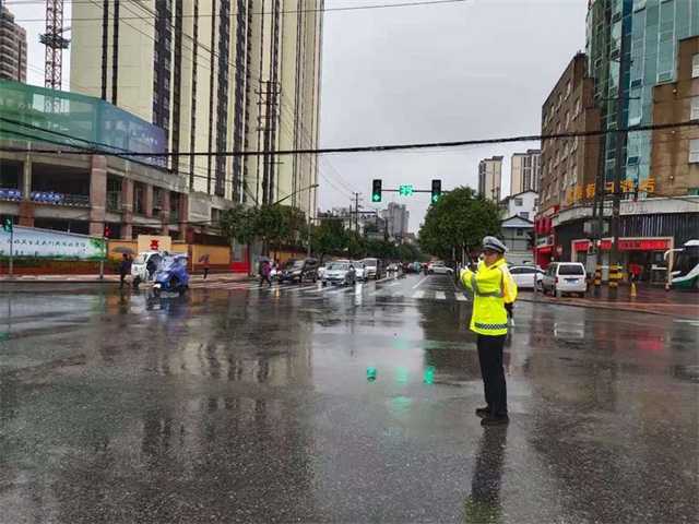 68小時堅(jiān)守！漢中交警大隊(duì)圓滿完成國慶假期道路交通安保任務(wù)"