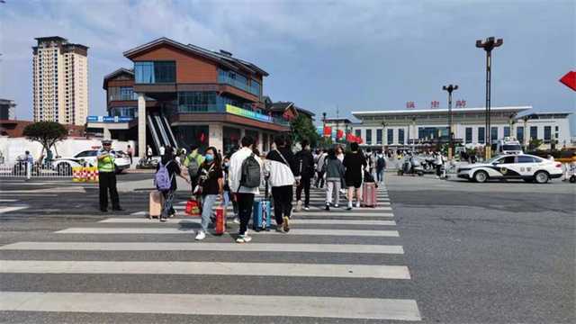 68小時堅(jiān)守！漢中交警大隊(duì)圓滿完成國慶假期道路交通安保任務(wù)"