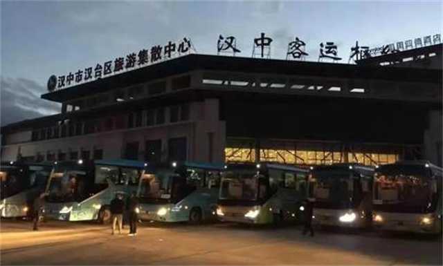 暖！凌晨六點(diǎn)車來(lái)了，漢臺(tái)區(qū)旅游集散中心貼心服務(wù)滯留游客