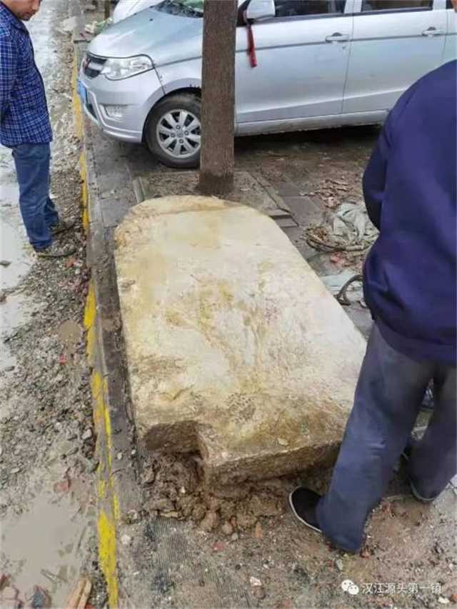 寧強(qiáng)縣大安境內(nèi)施工地挖出一座古碑