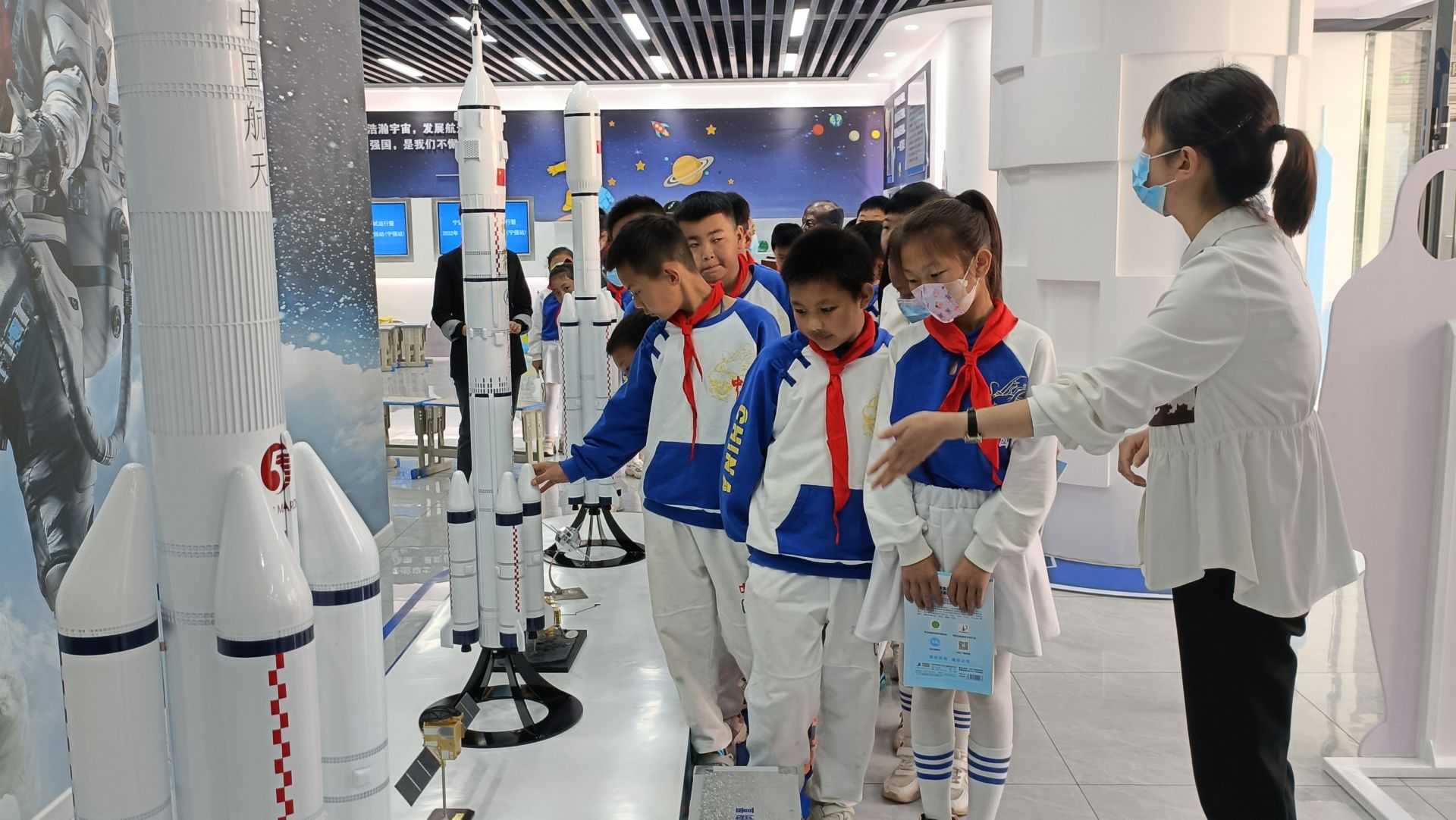 資源共享 集團(tuán)辦學(xué)打造“家門(mén)口”的好學(xué)校