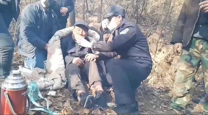 八旬老人寒冬走失，漢中公安連夜搜救
