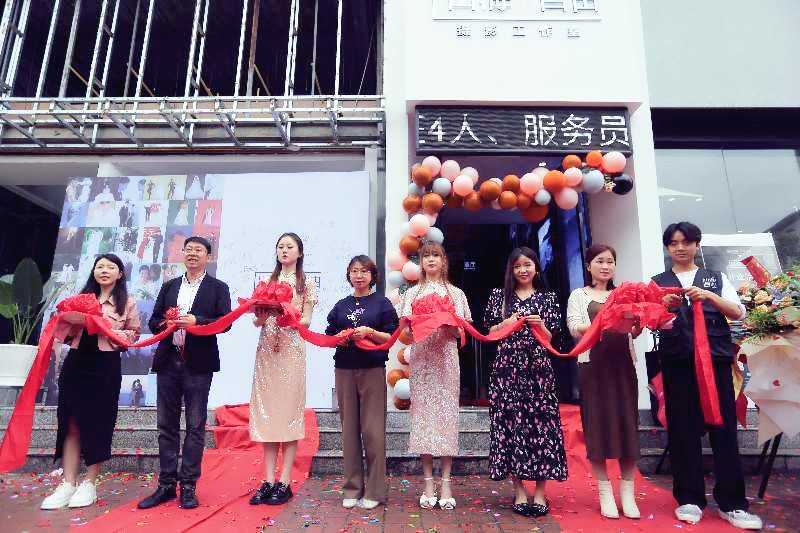 漢中婚紗攝影新地標(biāo)：“山?！ぷ杂伞被閿z攝影工作室盛裝開(kāi)業(yè)
