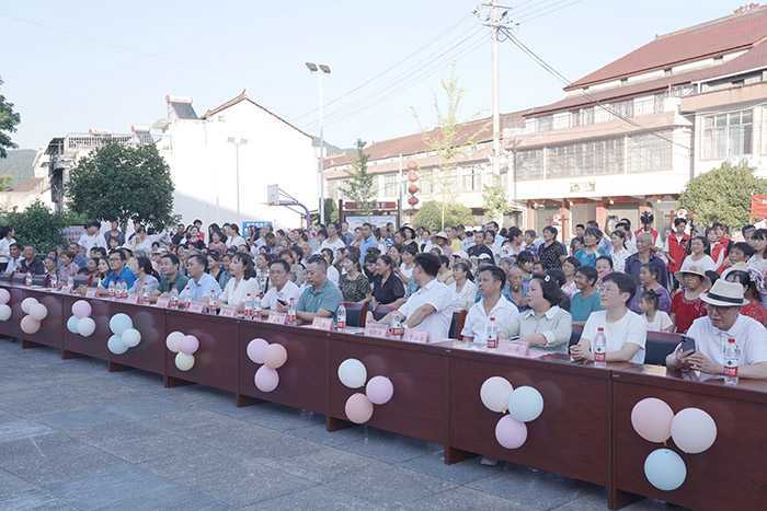 陜西理工大學(xué)“涓涓理工情意，教育賦能鄉(xiāng)村振興”大舞臺(tái)走進(jìn)南鄭兩河鎮(zhèn)