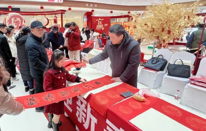“揮毫潑墨送春聯(lián)，龍飛鳳舞迎新春” 民革漢臺(tái)區(qū)委會(huì)開展送春聯(lián)活動(dòng)
