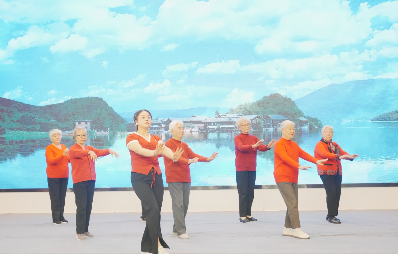 康樂(lè)美康同歡 重陽(yáng)盛景共賞丨褒國(guó)康樂(lè)園與美康熙苑長(zhǎng)者共度重陽(yáng)佳節(jié)